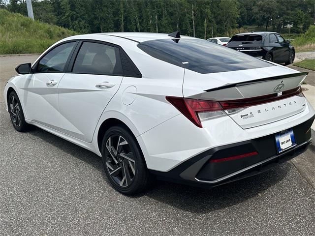 2025 Hyundai Elantra Hybrid SEL Sport photo 4