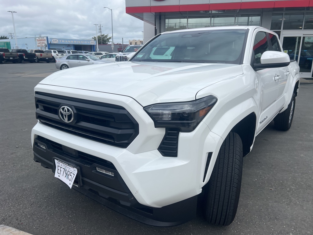2025 Toyota Tacoma SR5 photo 3
