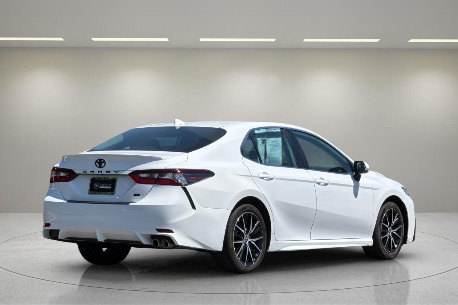 2024 Toyota Camry SE photo 3