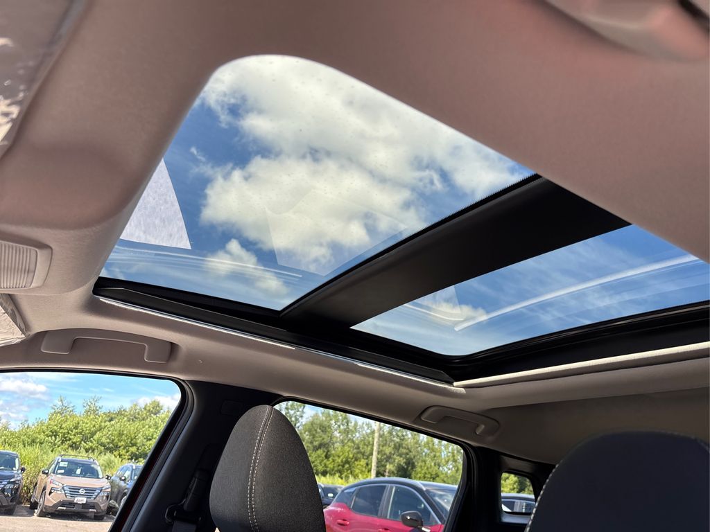 2025 Nissan Kicks SV photo 18