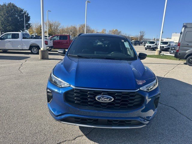 2023 Ford Escape ST-Line photo 2