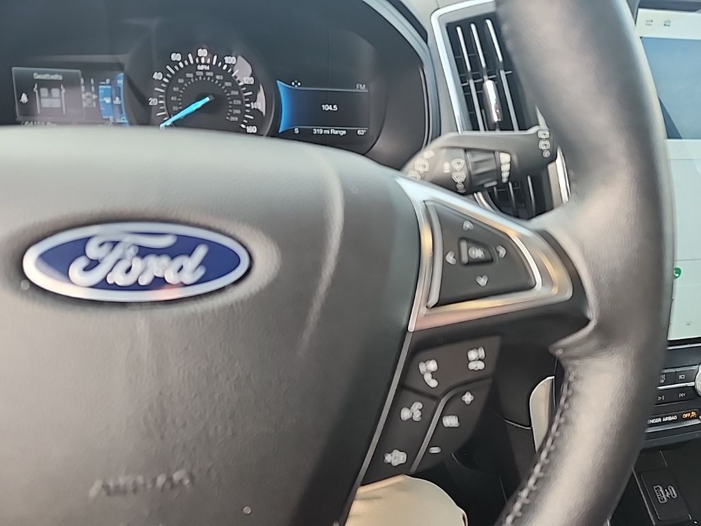 2022 Ford Edge Titanium photo 16