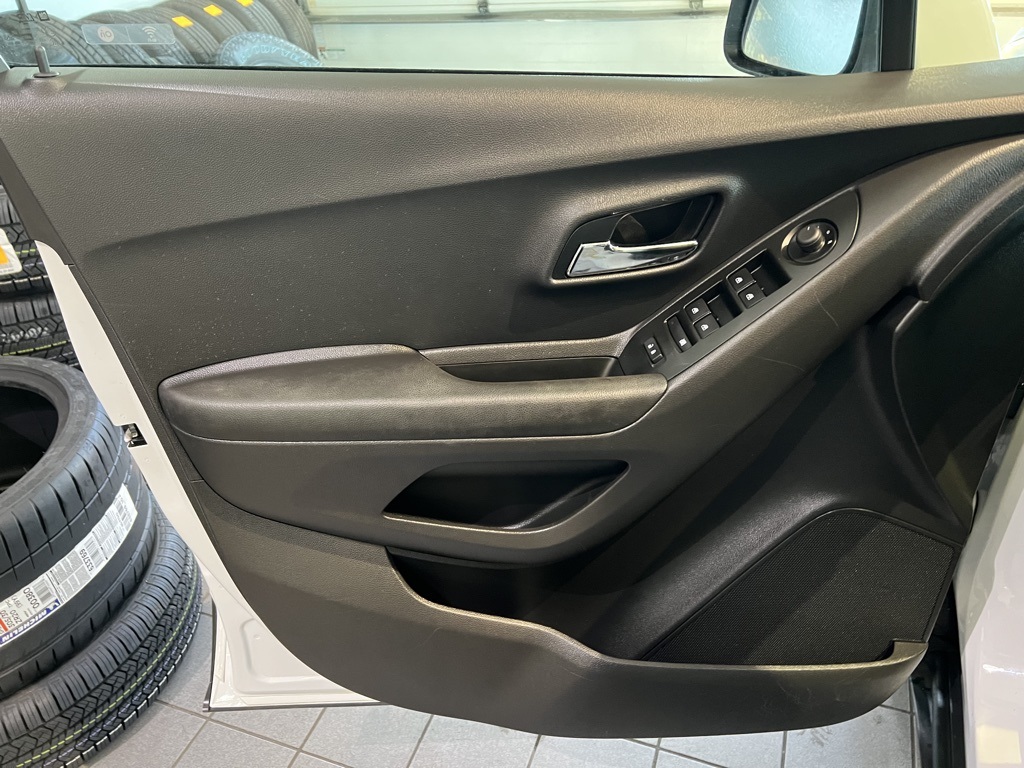 2021 Chevrolet Trax LT photo 12