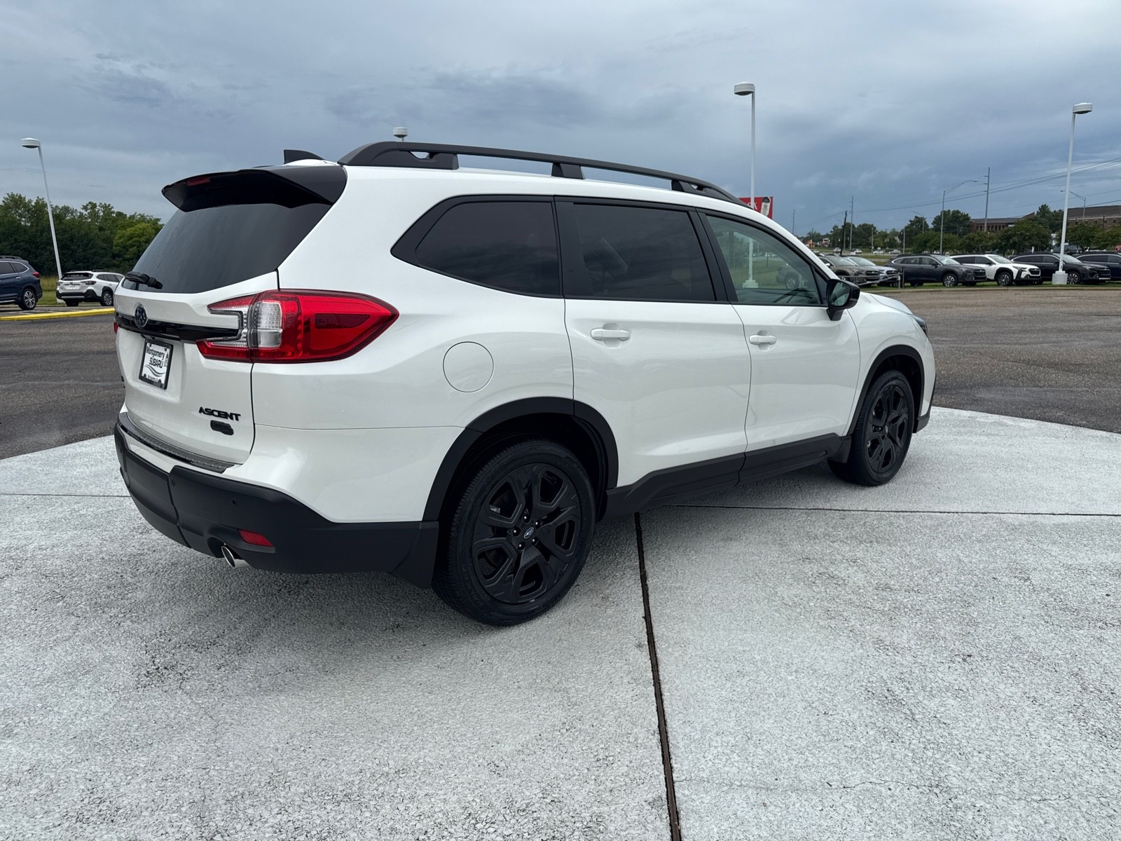 2025 Subaru Ascent Onyx Edition Touring photo 2