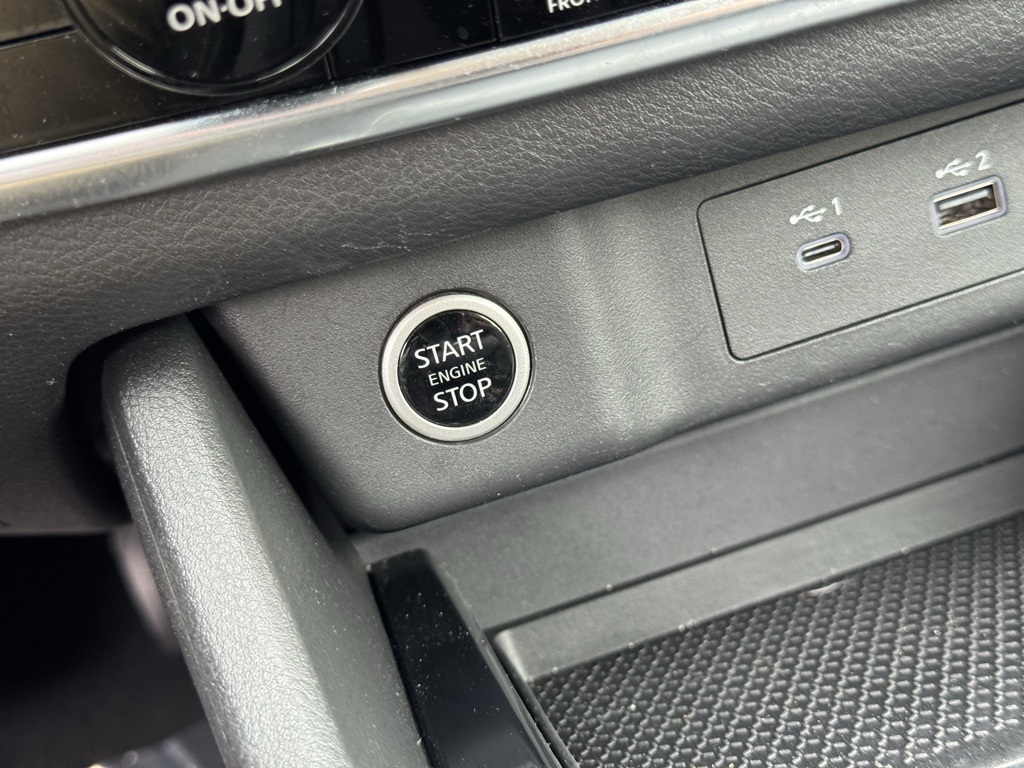 2022 Nissan Rogue SV photo 21