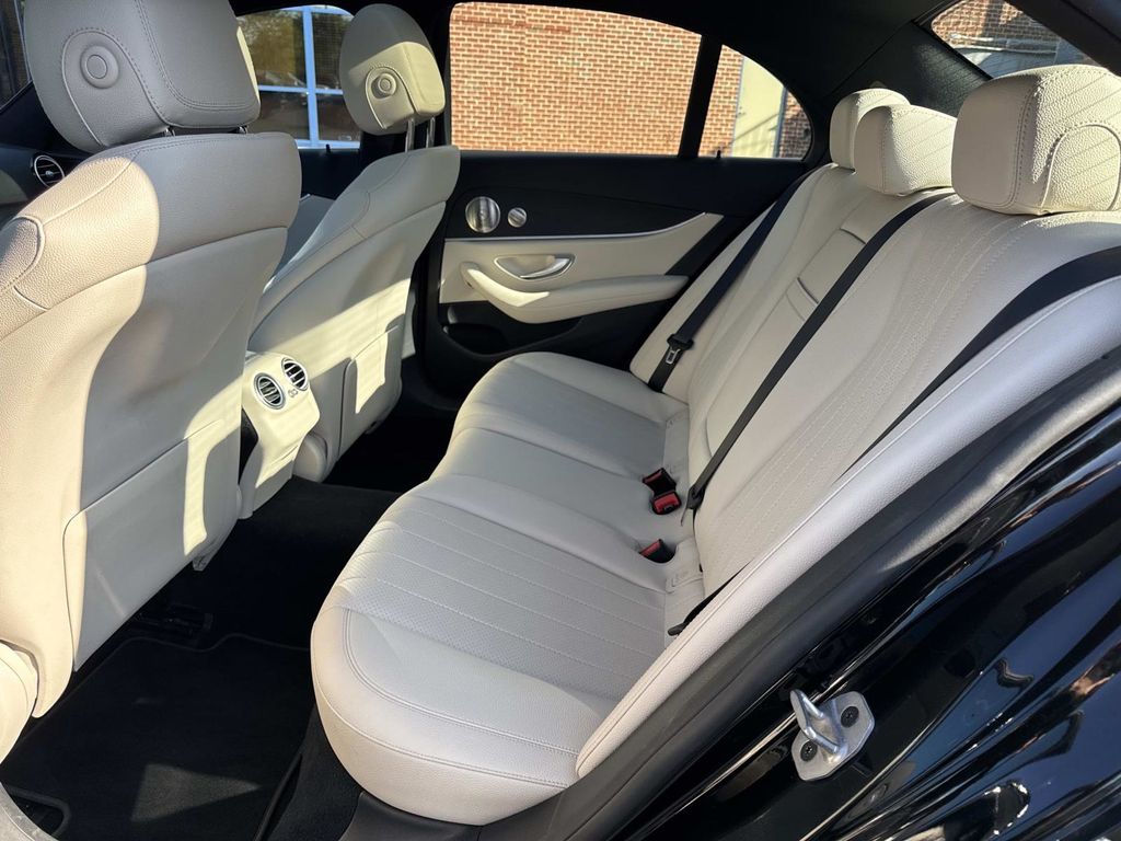 2022 Mercedes Benz E 350 4MATIC photo 10