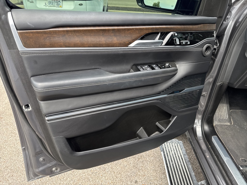 2022 Jeep Grand Wagoneer II photo 11