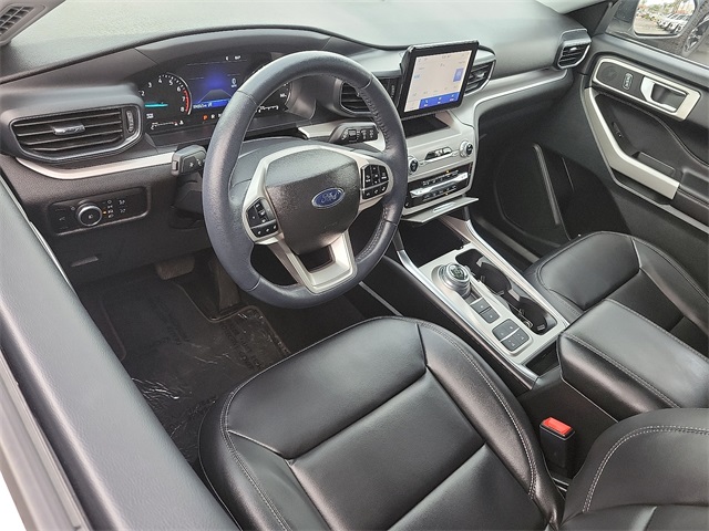 2023 Ford Explorer XLT photo 3