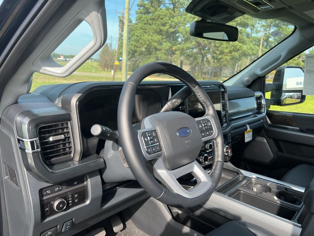 2024 Ford F-350 Lariat photo 13