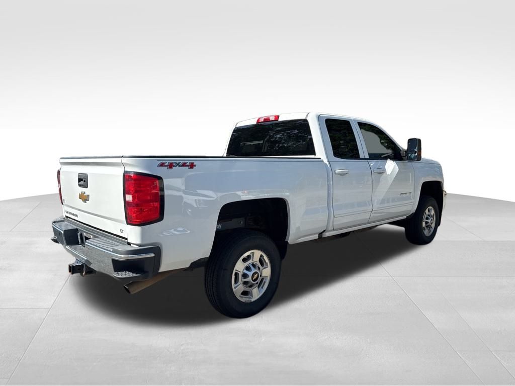 2017 Chevrolet Silverado 2500HD LT photo 3