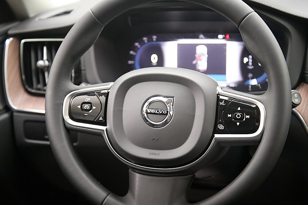 2023 VOLVO XC60 - Image 28