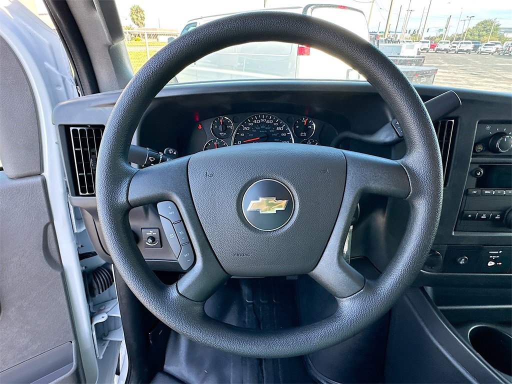2025 Chevrolet Express Cargo 2500 photo 6
