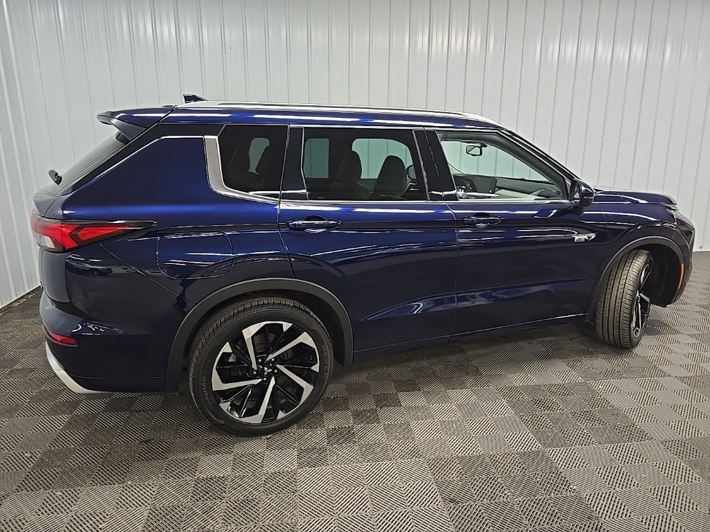 2023 Mitsubishi Outlander PHEV SEL photo 3