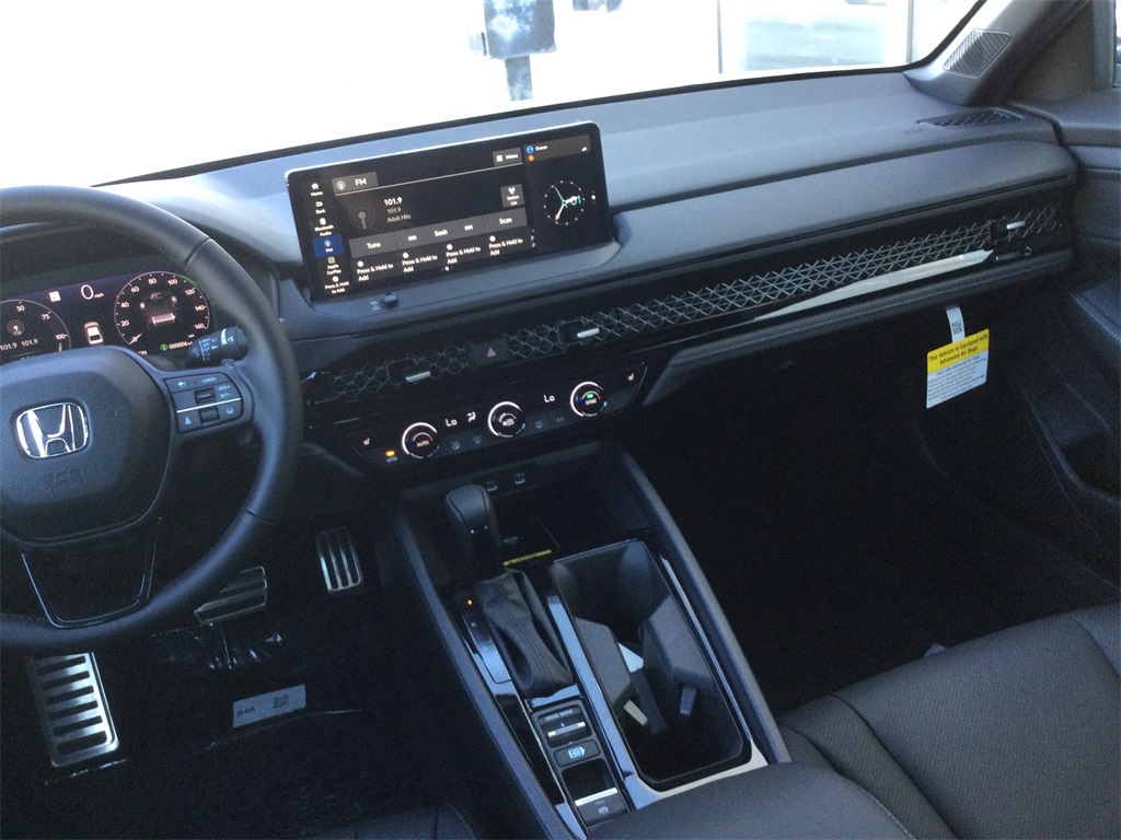 2025 Honda Accord Hybrid Sport-L photo 14