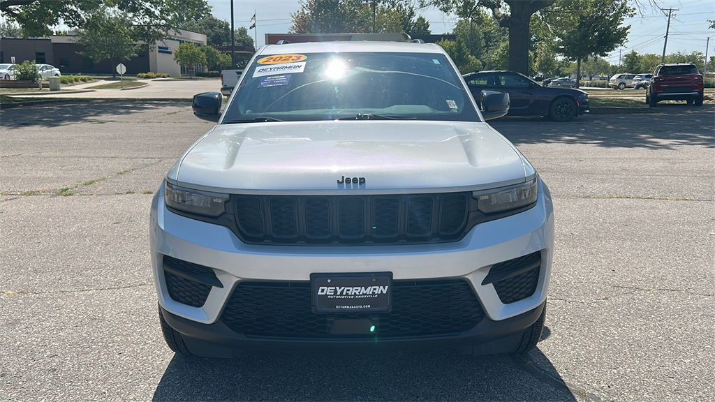 2023 Jeep Grand Cherokee Altitude photo 7