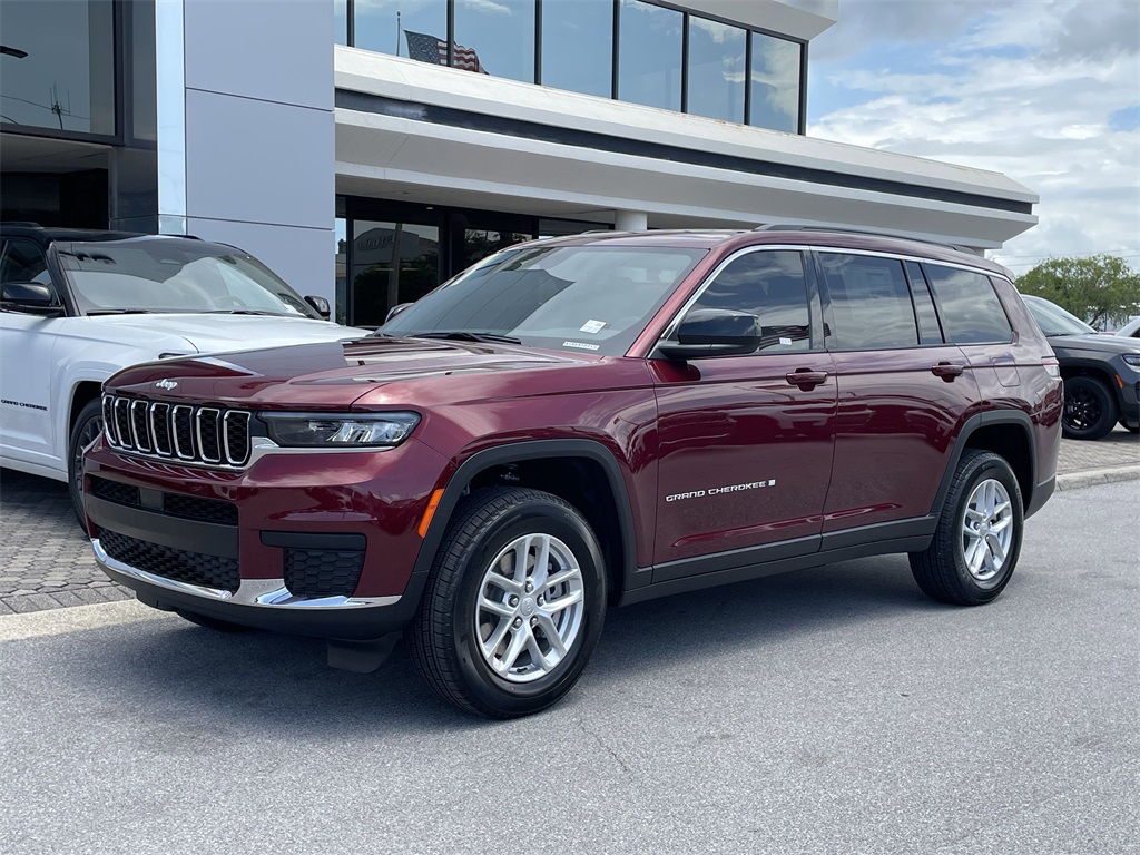 2025 Jeep Grand Cherokee Laredo photo 8