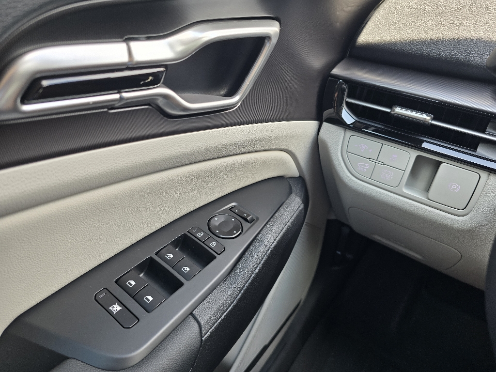2026 Kia Sportage Hybrid EX photo 11
