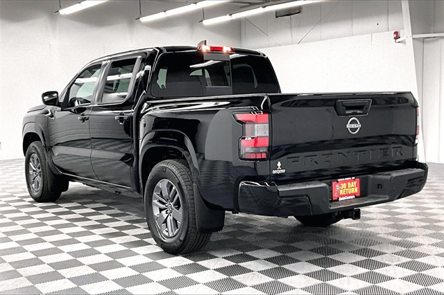 2025 Nissan Frontier SV photo 2
