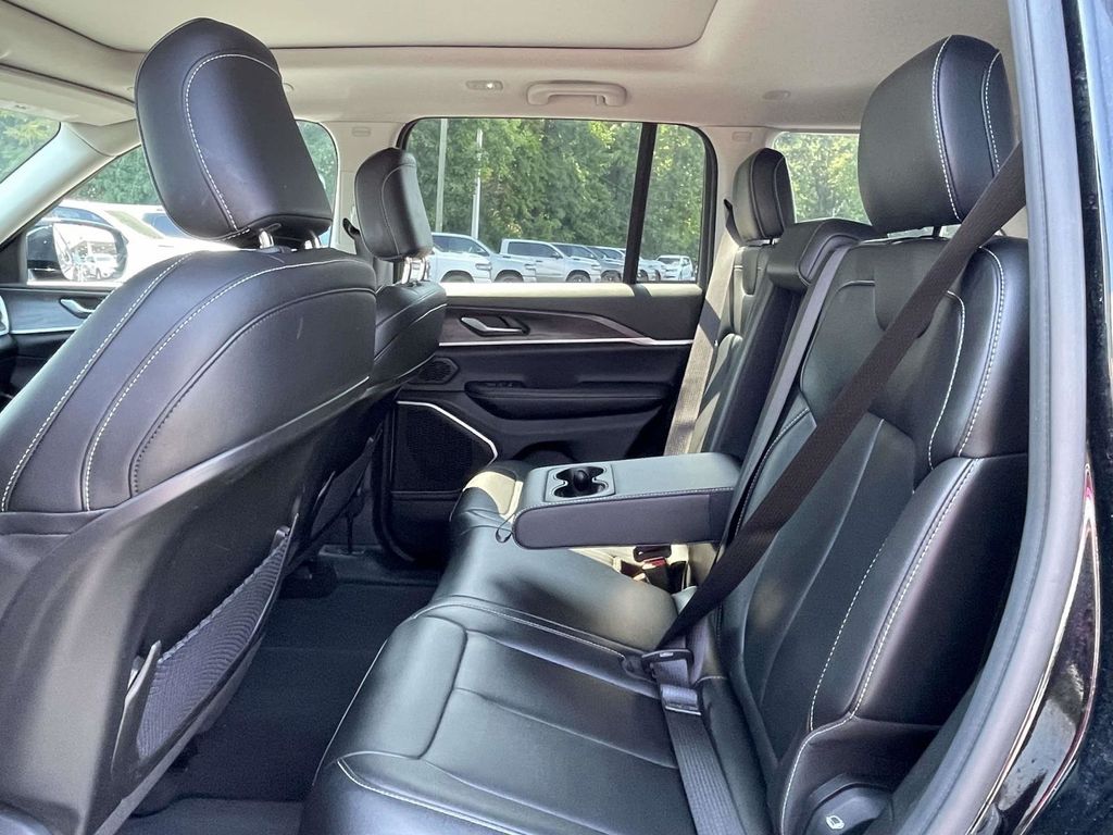 2023 Jeep Cherokee Base photo 15