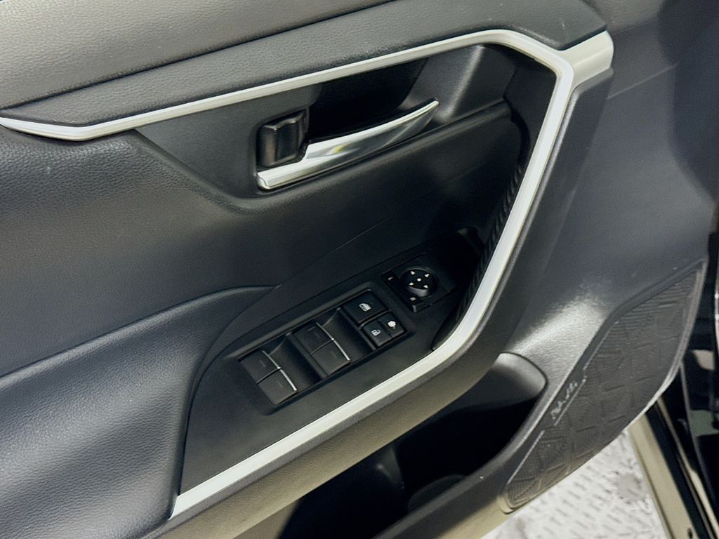2022 Toyota RAV4 XLE photo 20