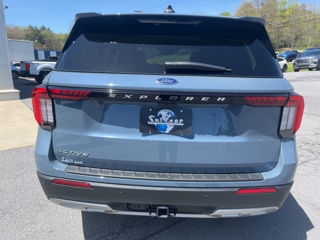 2025 Ford Explorer photo 6