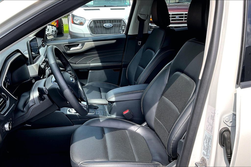 2021 Ford Escape SEL photo 19