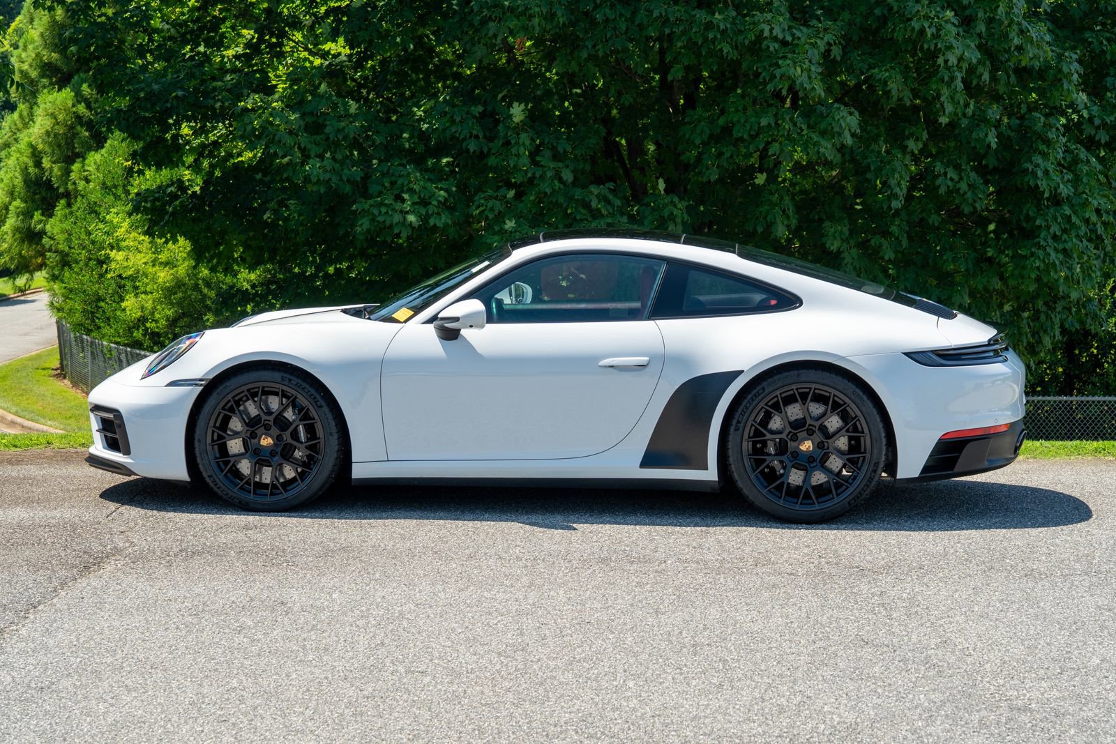 2022 Porsche 911 GTS photo 2