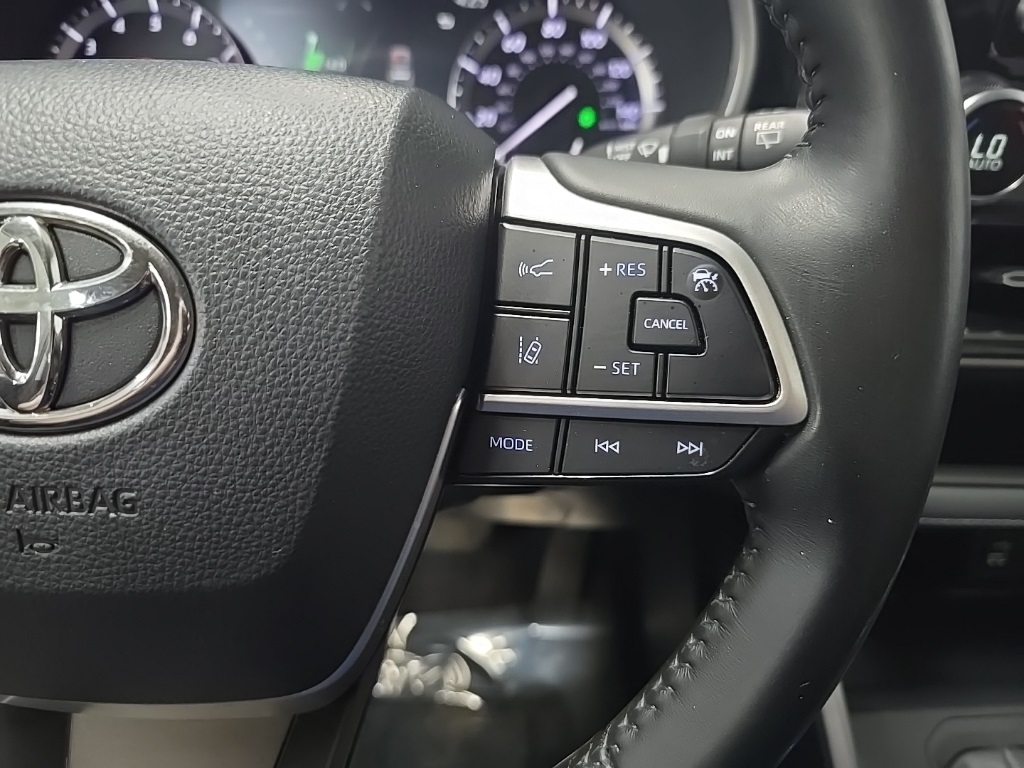2022 Toyota Highlander XLE photo 22