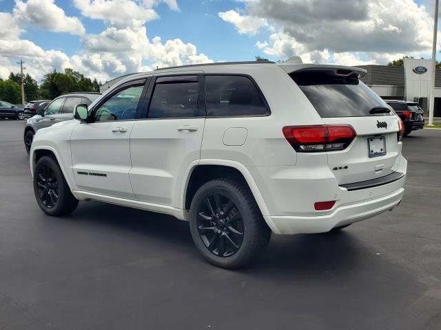 2017 Jeep Grand Cherokee Altitude photo 4