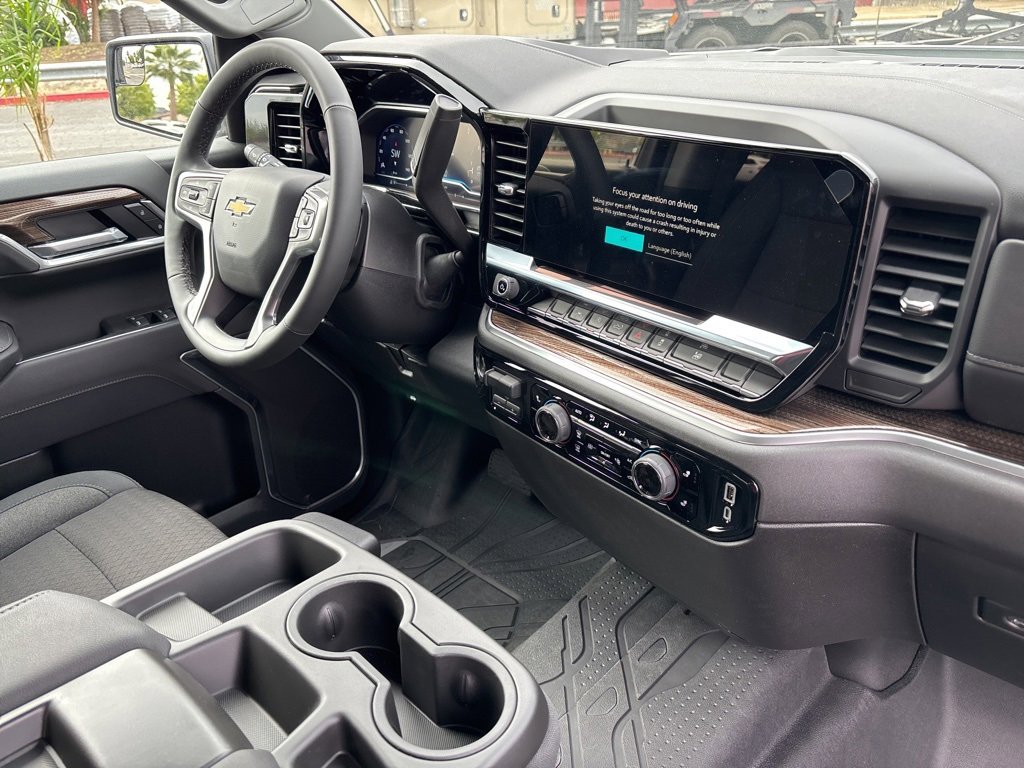 2025 Chevrolet Silverado 1500 LT photo 25