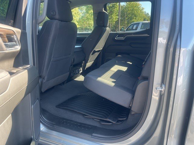 2025 Chevrolet Silverado 1500 LT photo 9