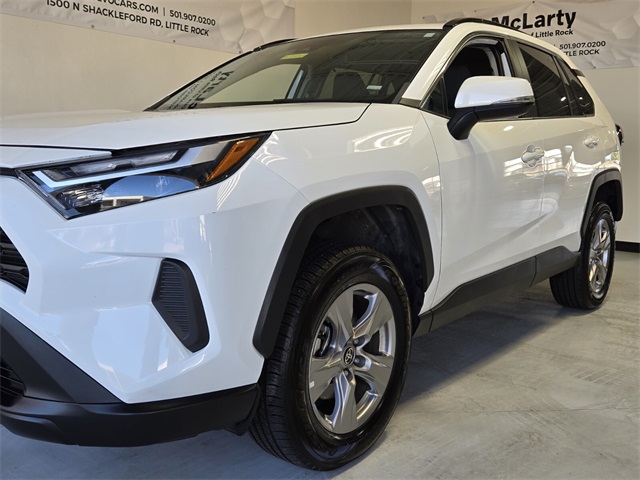 2023 Toyota RAV4 XLE photo 20
