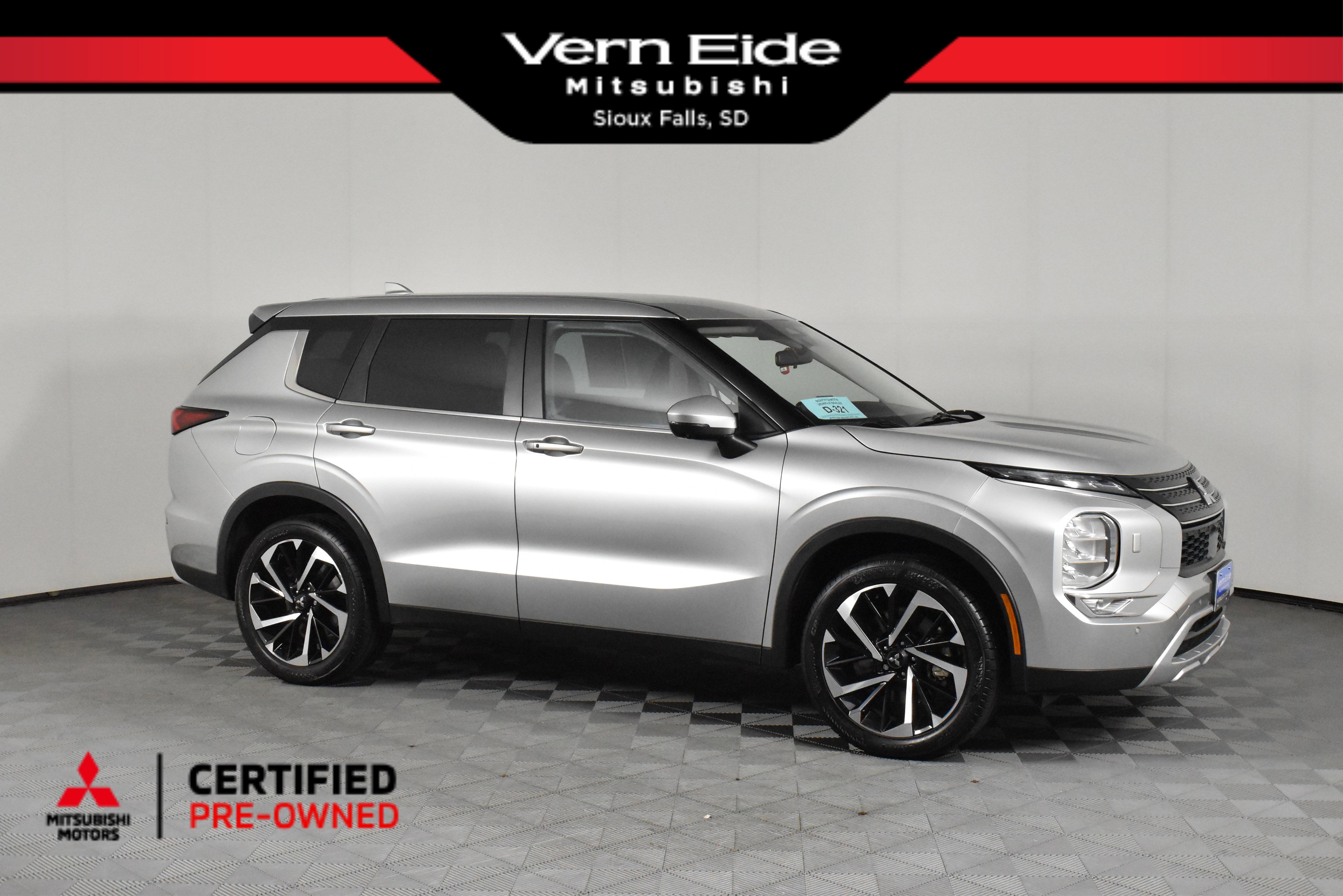 2023 Mitsubishi Outlander SE's photo