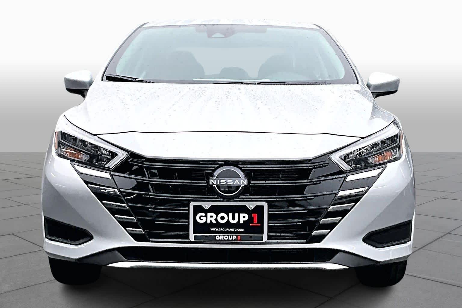 2025 Nissan Versa SV photo 3