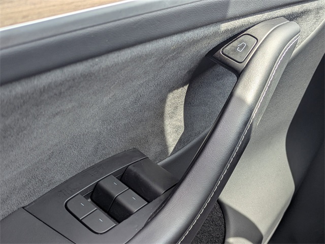 2024 Tesla Model Y Long Range photo 21