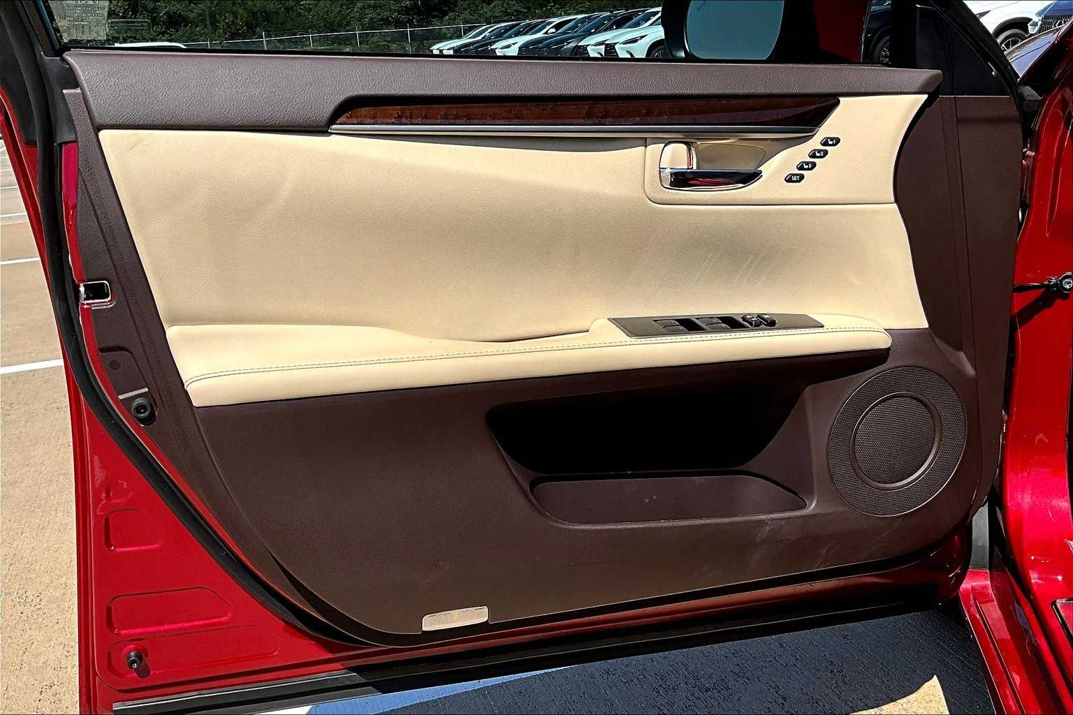 2017 Lexus ES 350 photo 19