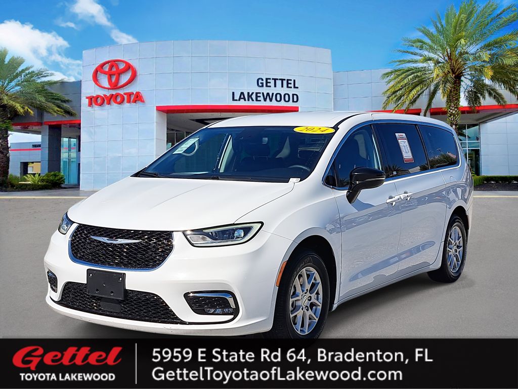 2024 Chrysler Pacifica Touring L's photo