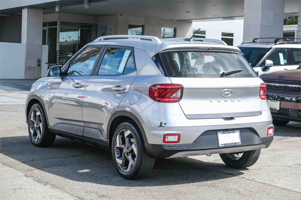 2023 Hyundai Venue SEL photo 4