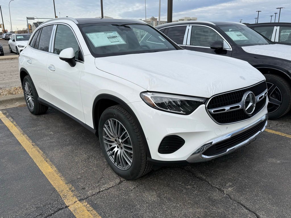 2026 Mercedes-Benz GLC Base's photo