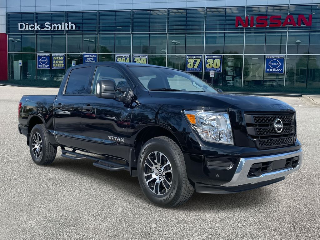 2024 Nissan Titan SV's photo