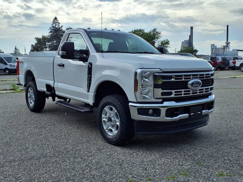 2025 Ford F-350 Super Duty XLT's photo