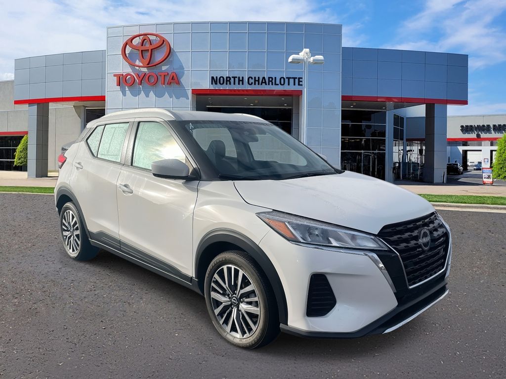 2024 Nissan Kicks SV's photo
