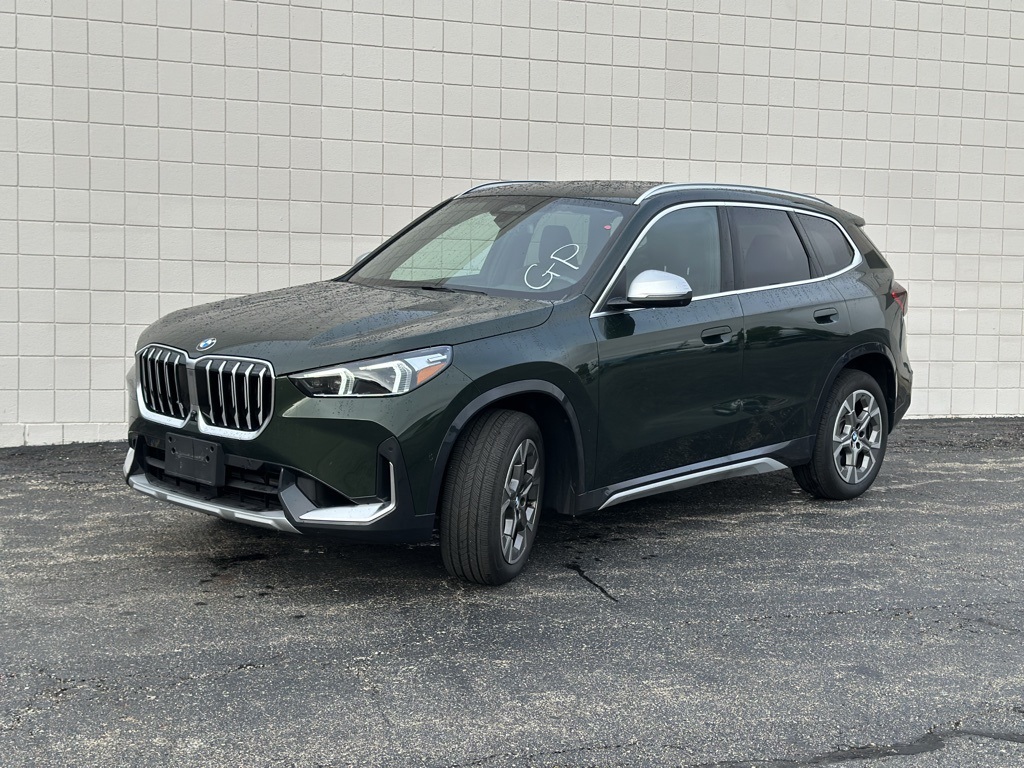 Used 2023  BMW xDrive28i image 1