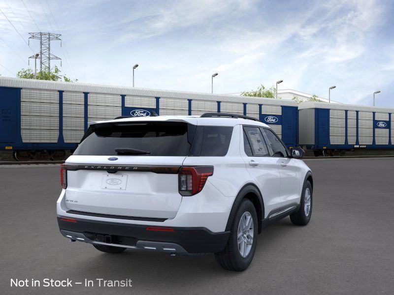2025 Ford Explorer photo 9
