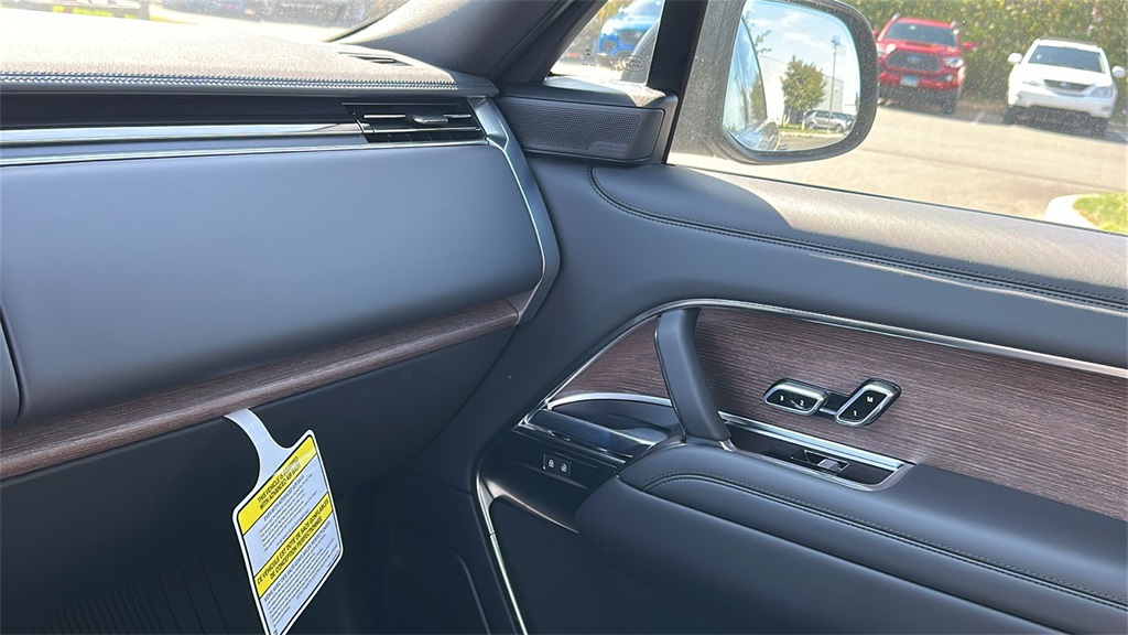 2025 Land Rover Range Rover SE photo 20