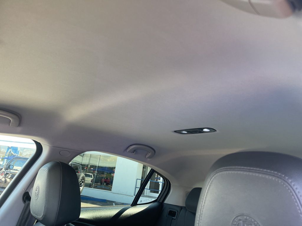 2018 Alfa Romeo Stelvio Base photo 18