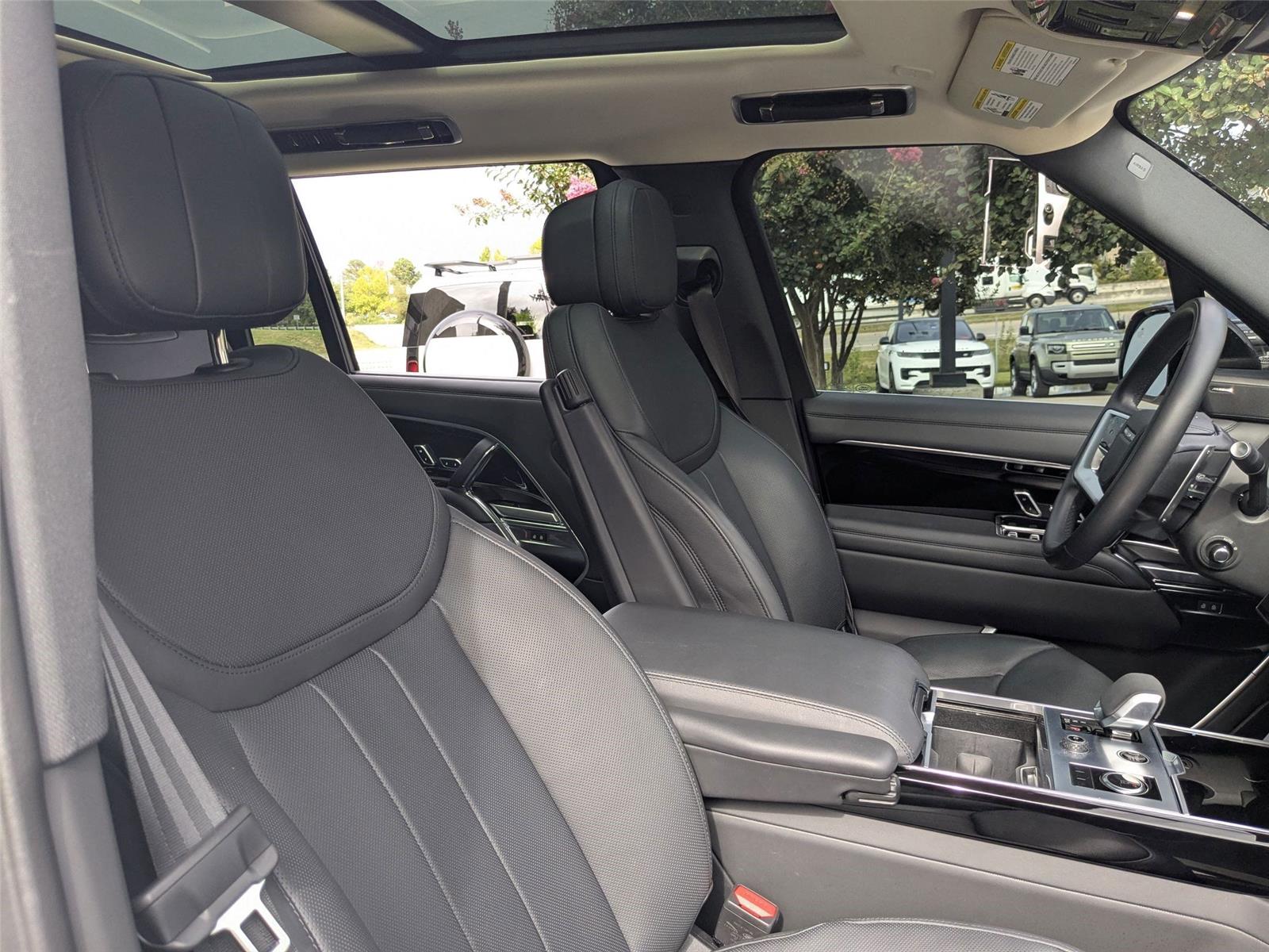 2023 Land Rover Range Rover SE photo 28