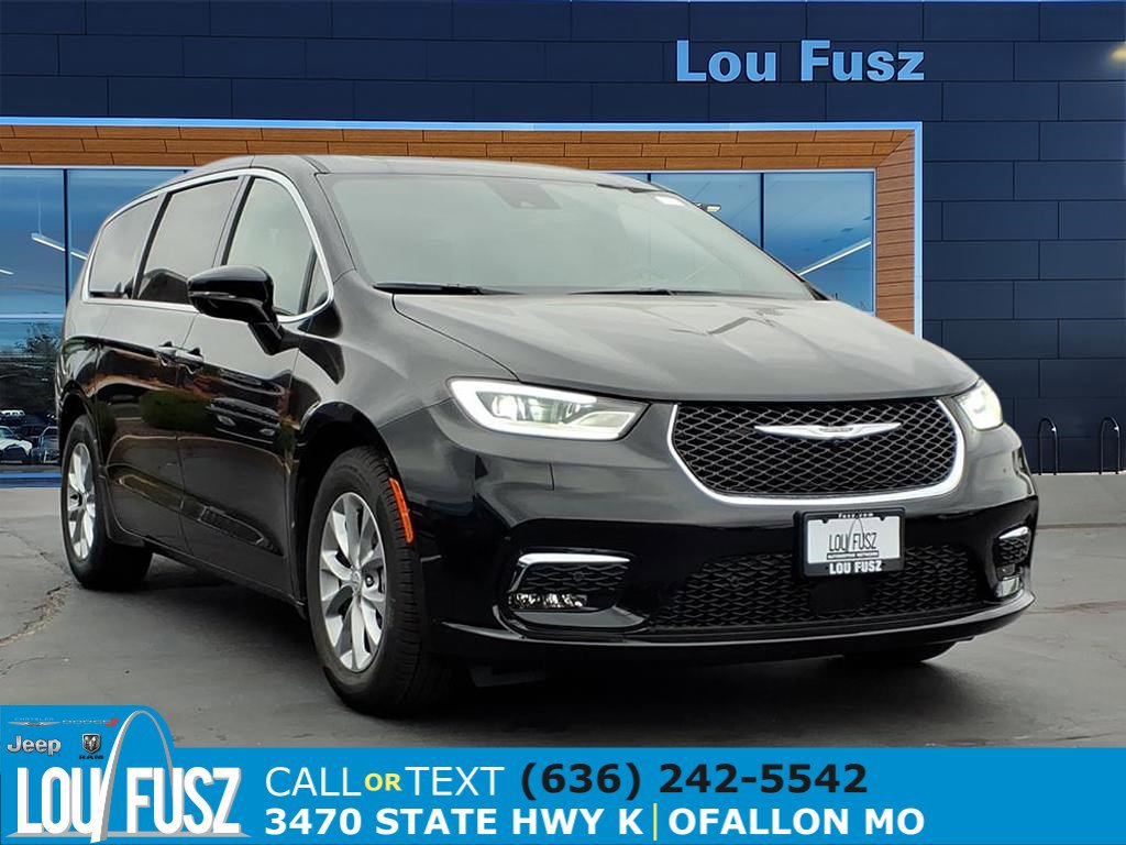 2026 Chrysler Pacifica Limited's photo