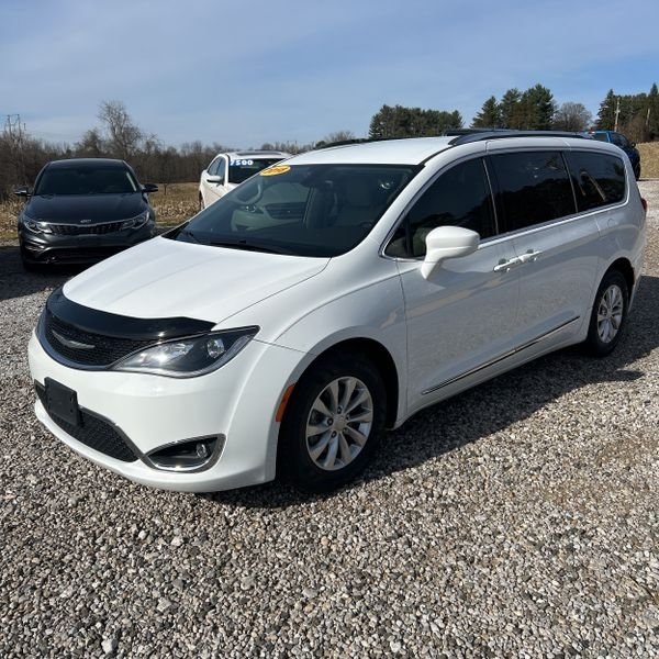 2018 Chrysler Pacifica Touring L's photo