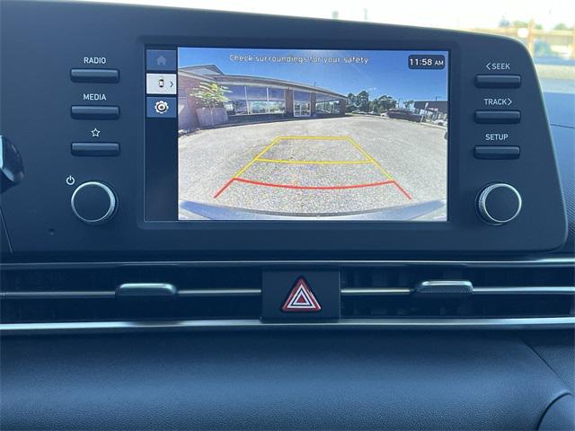 2025 Hyundai Elantra SE photo 3